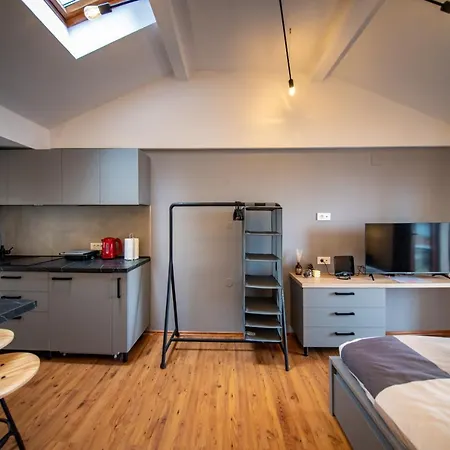 Kos**** * Οπατία